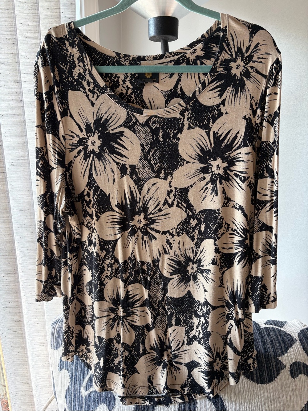 JM Collection Beige Top with Black Floral Print XL
